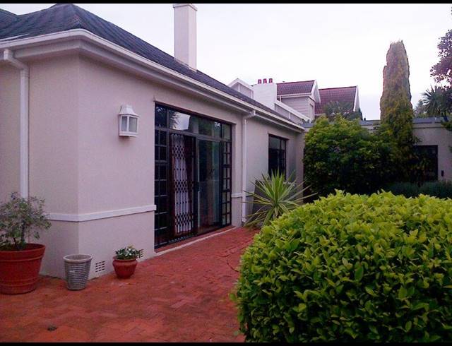 4 BEDROOM HOUSE RENTED IN SUMMERSTRAND